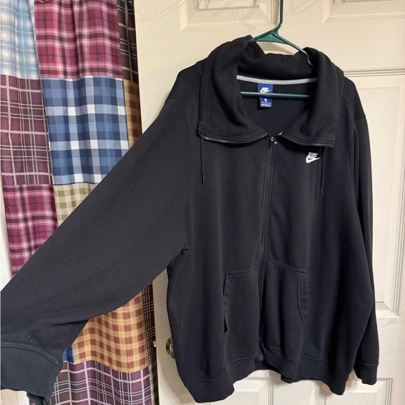 Nike lightweight jacket soft in used excellent condition - Picture 2 of 6